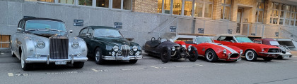 Luxurious or sporty - we have the classic car of choice for every guest on the group tour